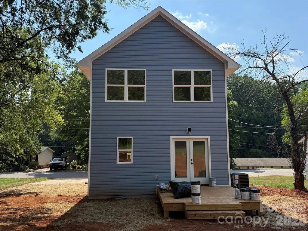 227 S Caldwell Avenue Newton NC 28658