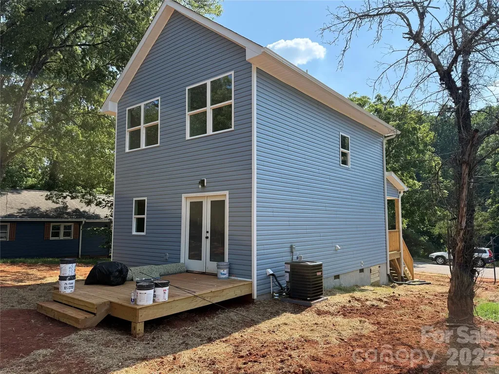 227 S Caldwell Avenue Newton NC 28658