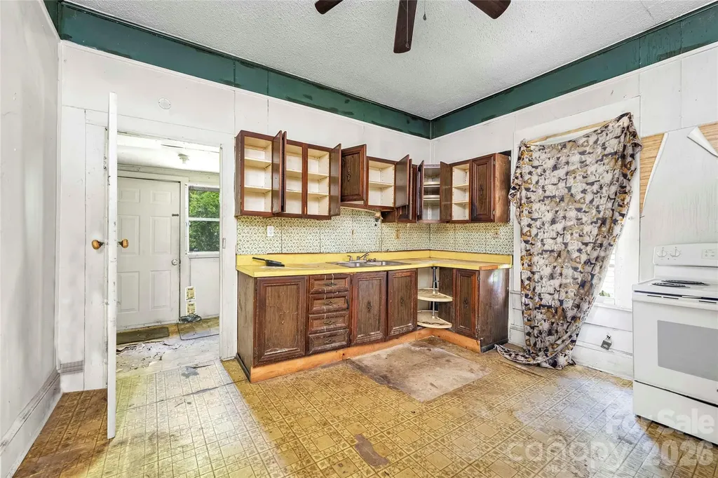 114 W 6th Avenue Gastonia NC 28052