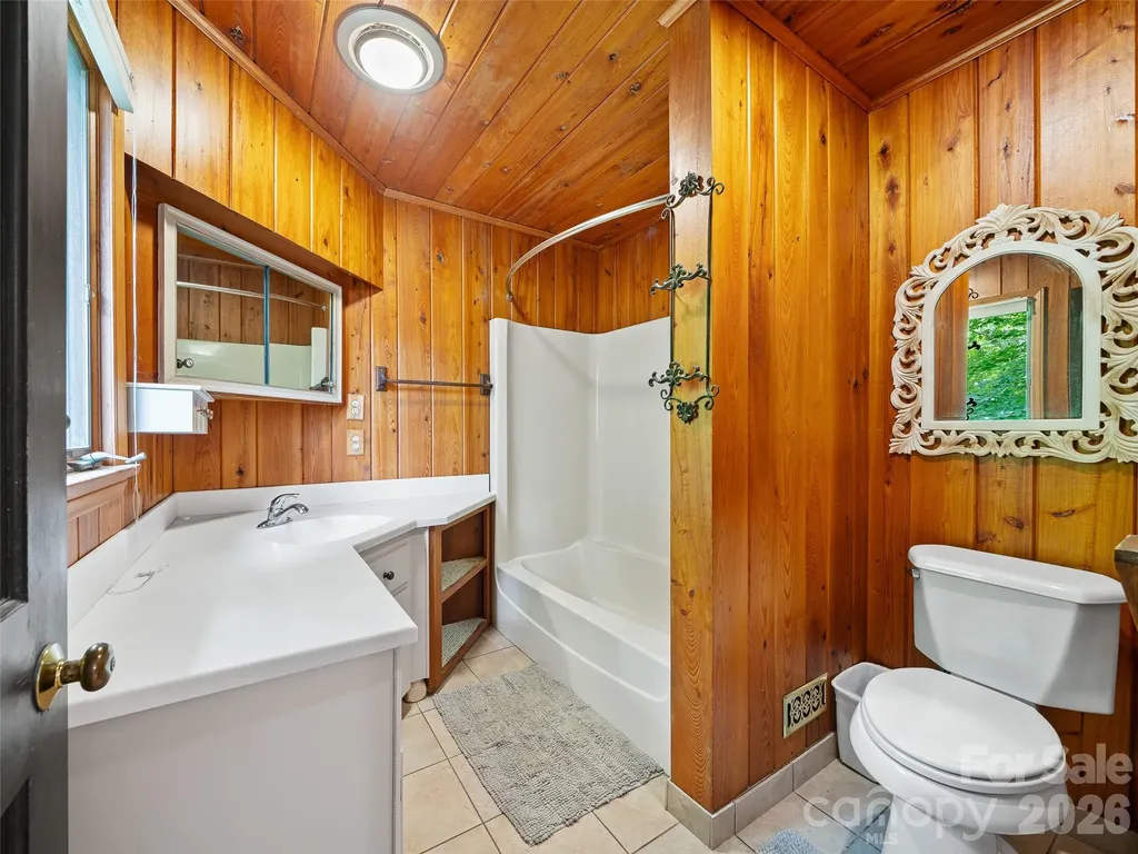 1065 Upper Pig Pen Road Green Mountain NC 28740