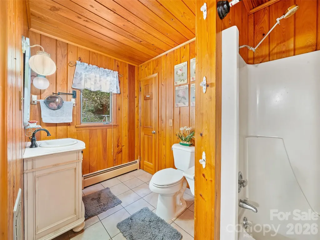 1065 Upper Pig Pen Road Green Mountain NC 28740