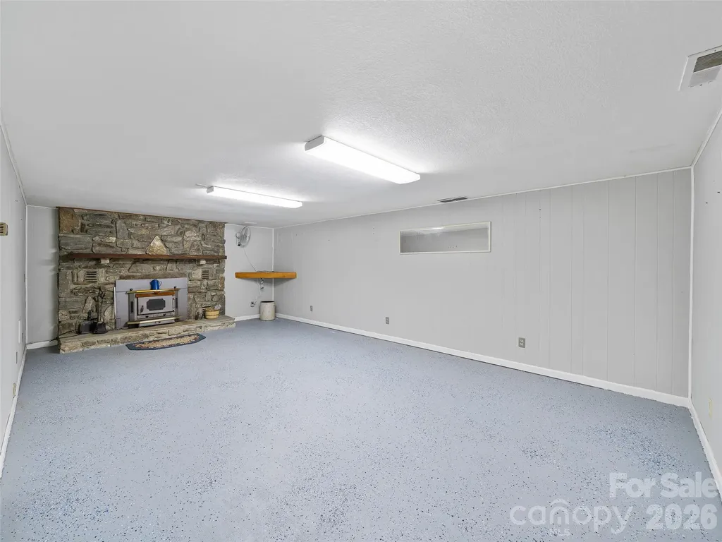1065 Upper Pig Pen Road Green Mountain NC 28740