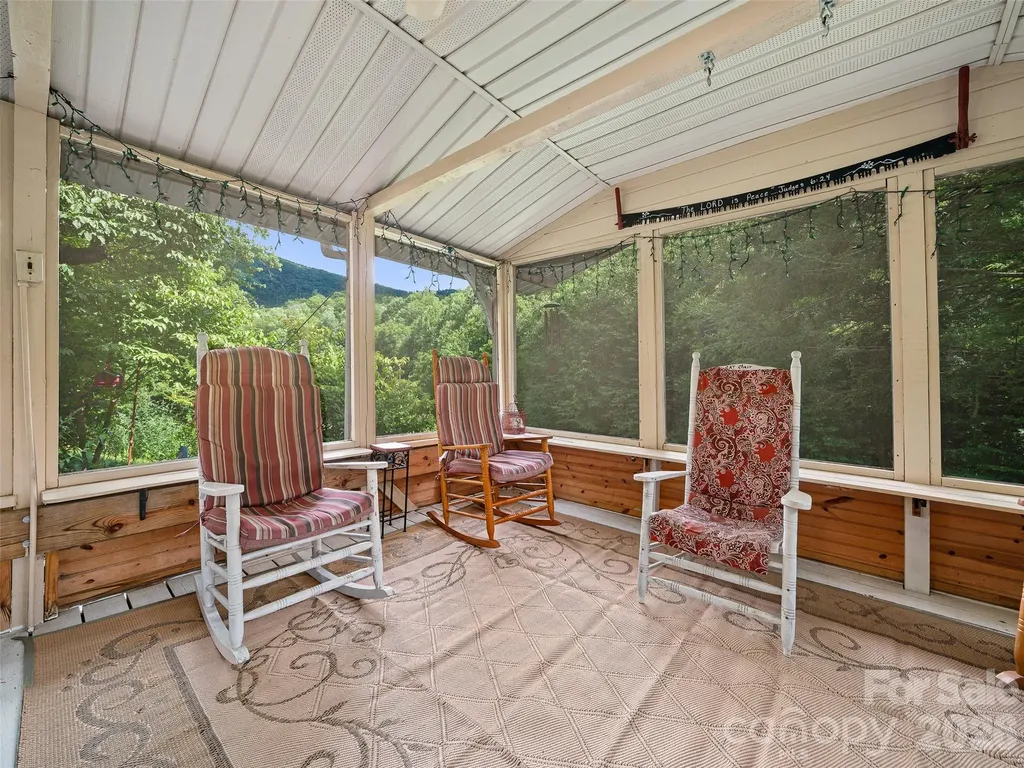 1065 Upper Pig Pen Road Green Mountain NC 28740