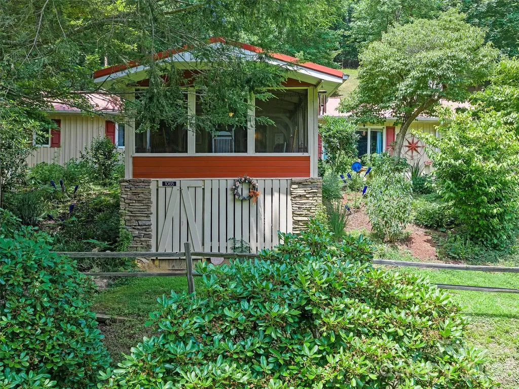 1065 Upper Pig Pen Road Green Mountain NC 28740