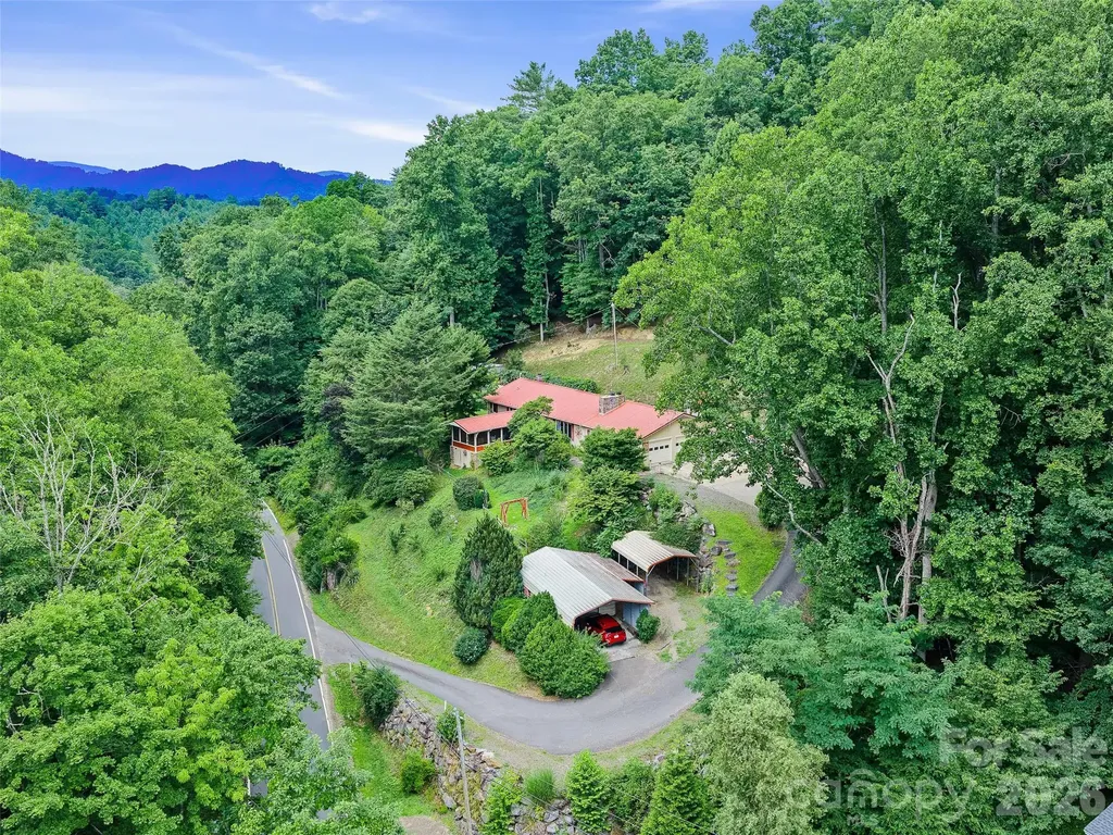 1065 Upper Pig Pen Road Green Mountain NC 28740