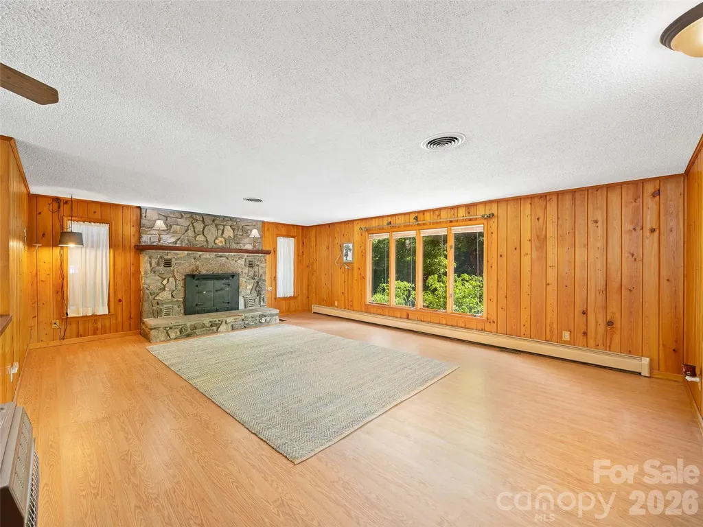 1065 Upper Pig Pen Road Green Mountain NC 28740
