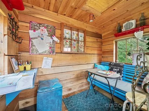1065 Upper Pig Pen Road Green Mountain NC 28740