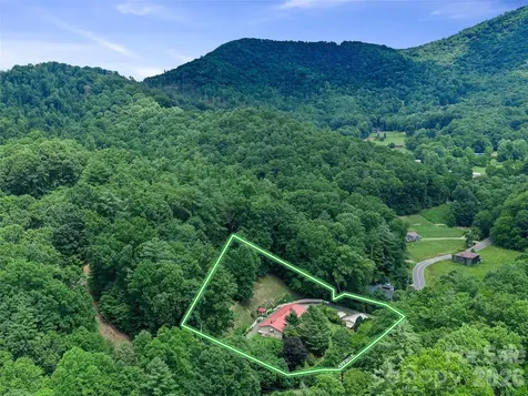 1065 Upper Pig Pen Road Green Mountain NC 28740