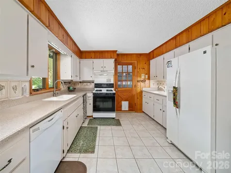 1065 Upper Pig Pen Road Green Mountain NC 28740