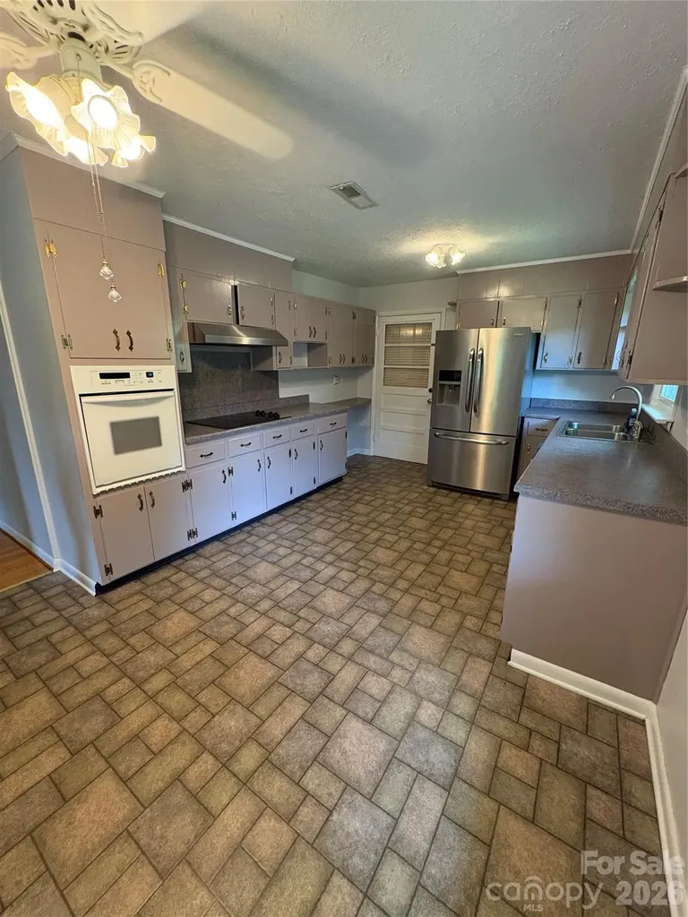 2541 Dellwood Road Waynesville NC 28786