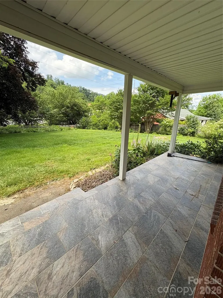 2541 Dellwood Road Waynesville NC 28786