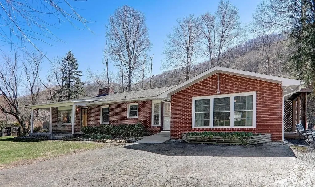2541 Dellwood Road Waynesville NC 28786