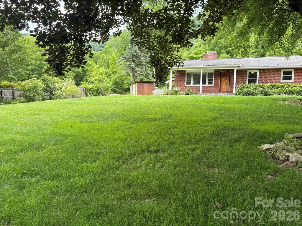 2541 Dellwood Road Waynesville NC 28786