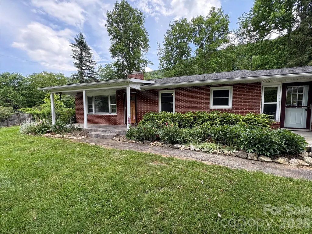 2541 Dellwood Road Waynesville NC 28786