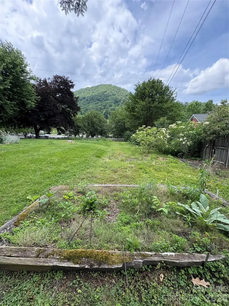 2541 Dellwood Road Waynesville NC 28786
