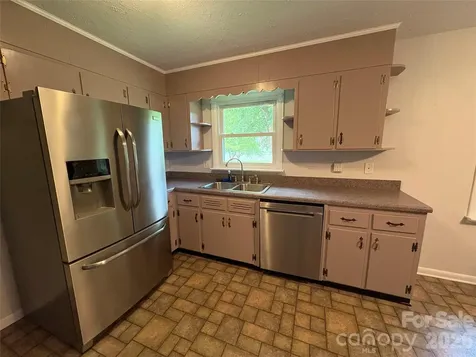 2541 Dellwood Road Waynesville NC 28786