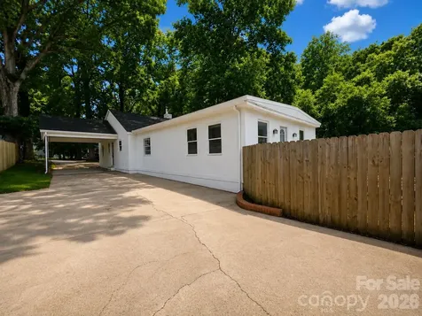 2007 Highland Street Charlotte NC 28208