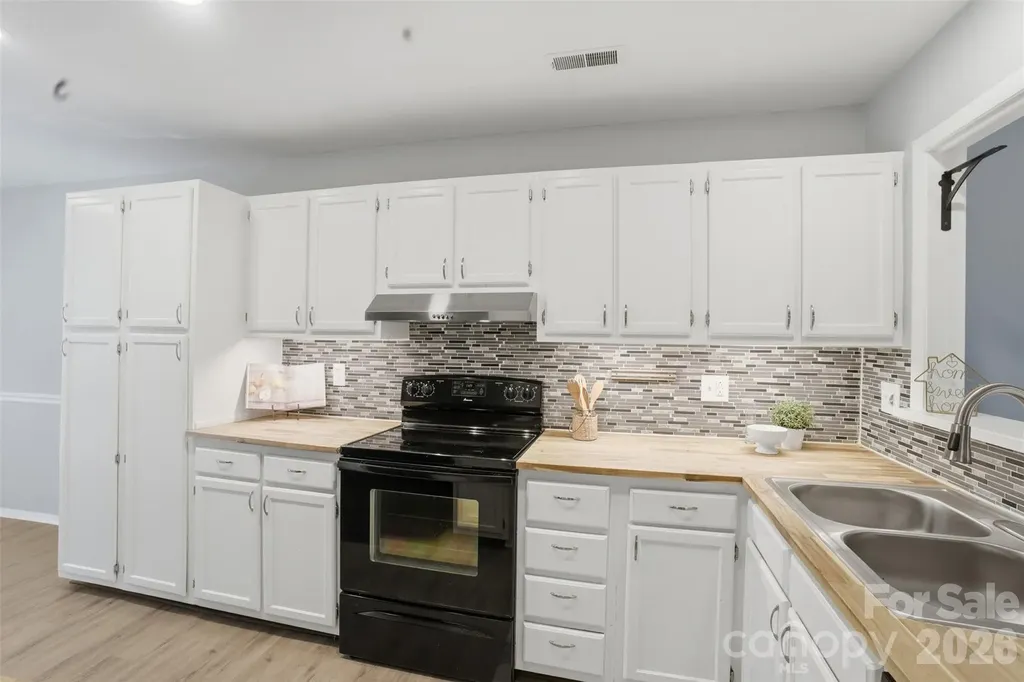 9020 Nolley Court Charlotte NC 28270