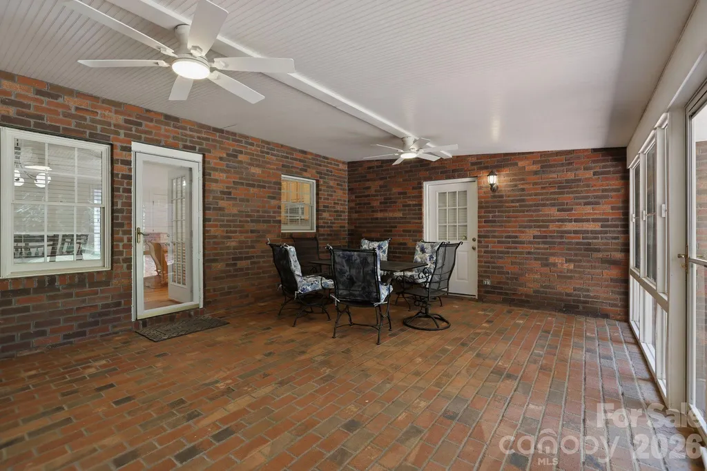 4024 Wild Nursery Court Charlotte NC 28215