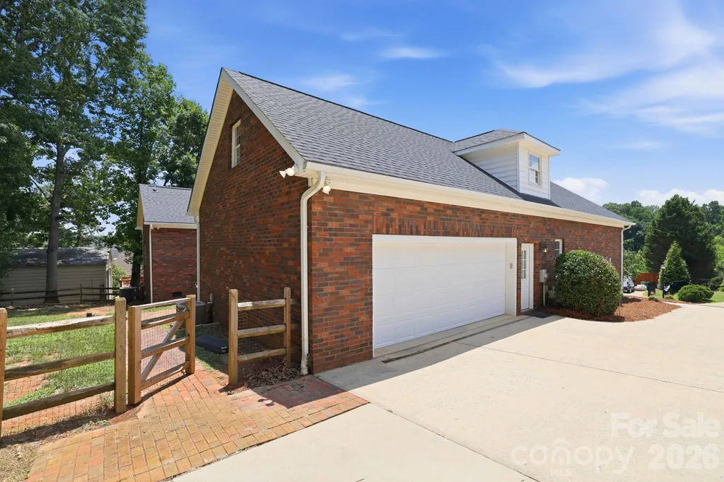 4024 Wild Nursery Court Charlotte NC 28215