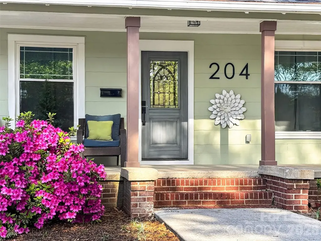204 E Mcneely Avenue Mooresville NC 28115