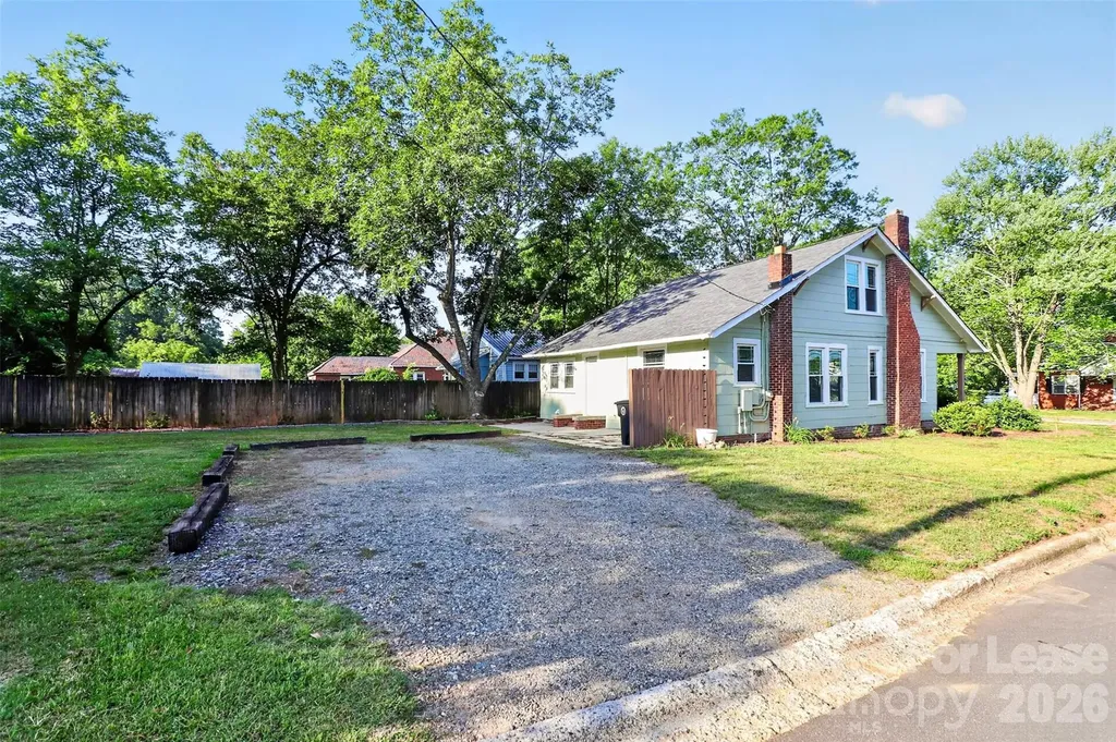 204 E Mcneely Avenue Mooresville NC 28115