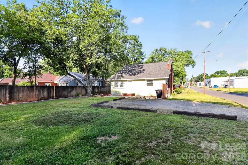 204 E Mcneely Avenue Mooresville NC 28115