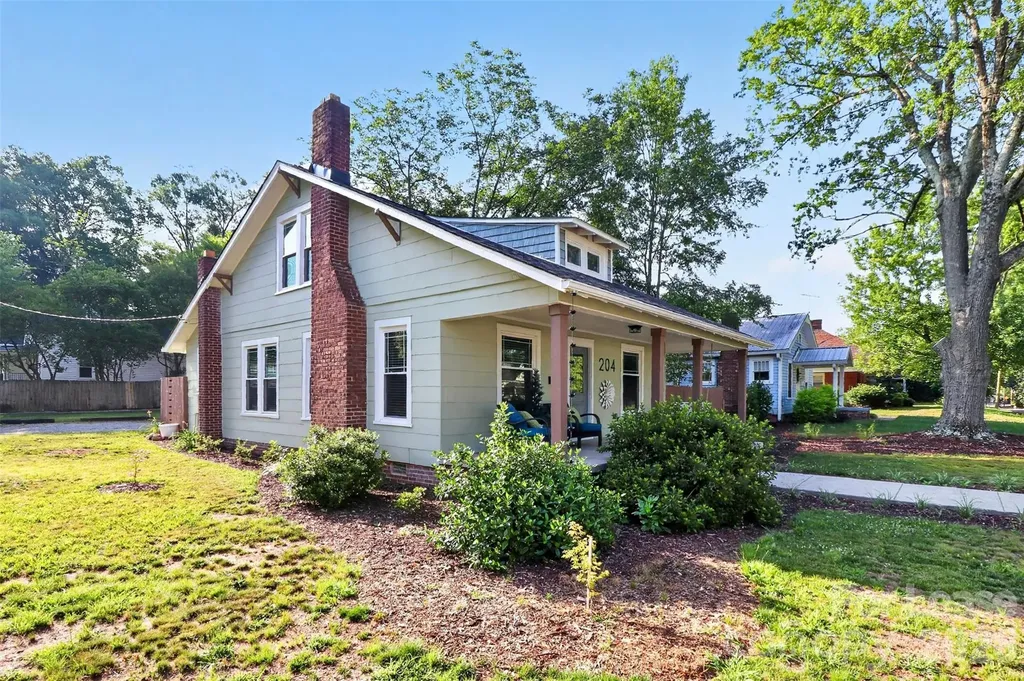 204 E Mcneely Avenue Mooresville NC 28115