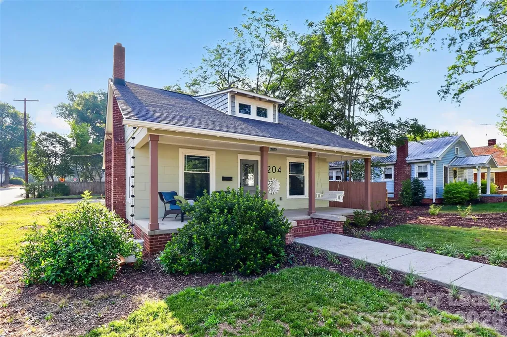 204 E Mcneely Avenue Mooresville NC 28115