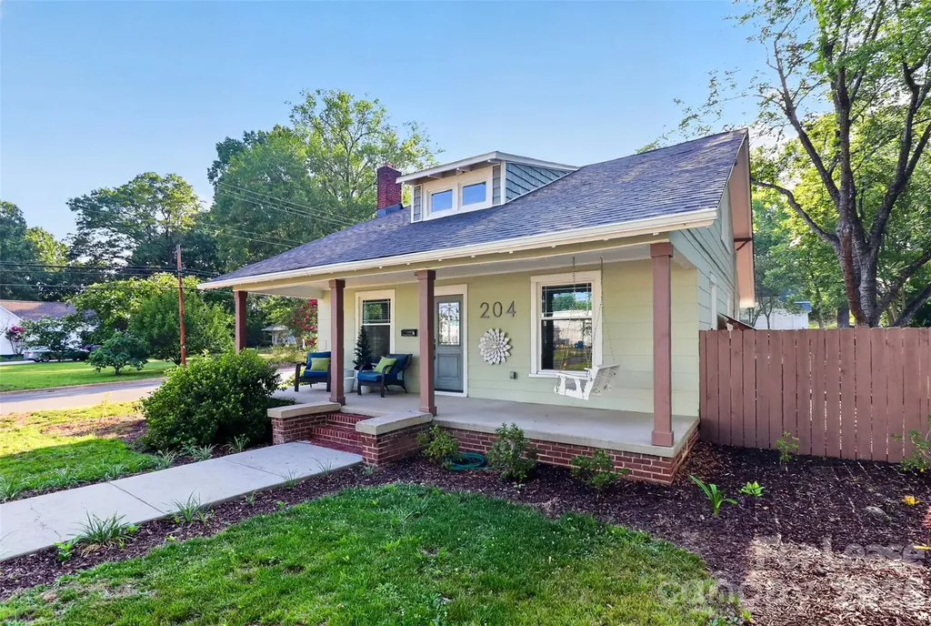 204 E Mcneely Avenue Mooresville NC 28115