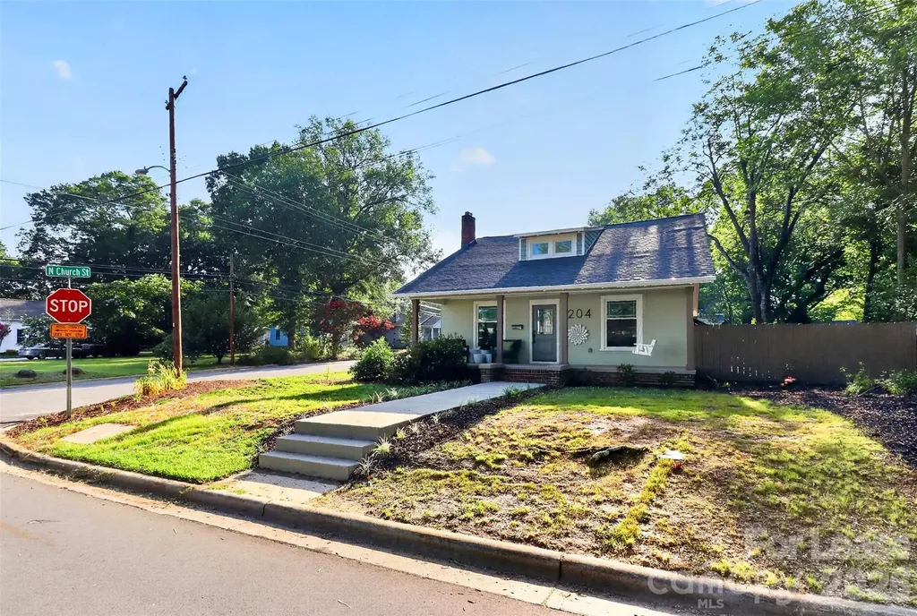 204 E Mcneely Avenue Mooresville NC 28115
