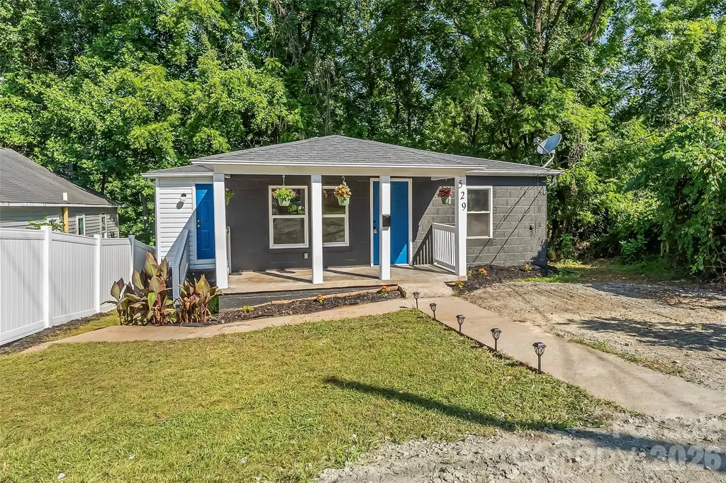 529 NW Stage Street Lenoir NC 28645