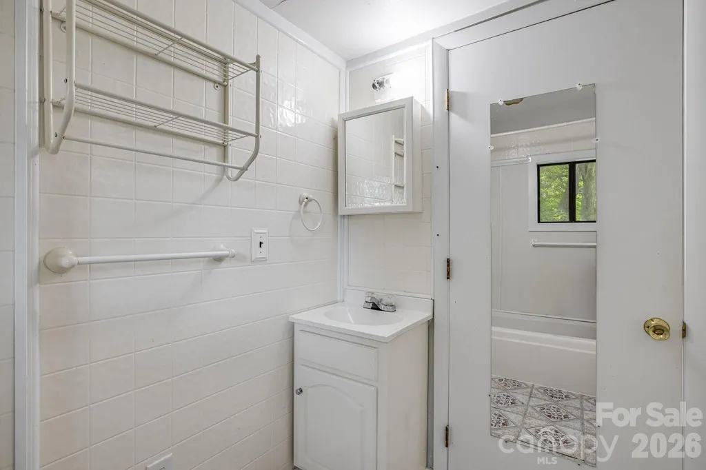 82 Hill Street Hot Springs NC 28743