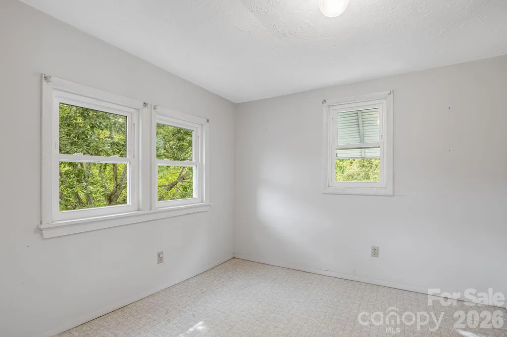 82 Hill Street Hot Springs NC 28743