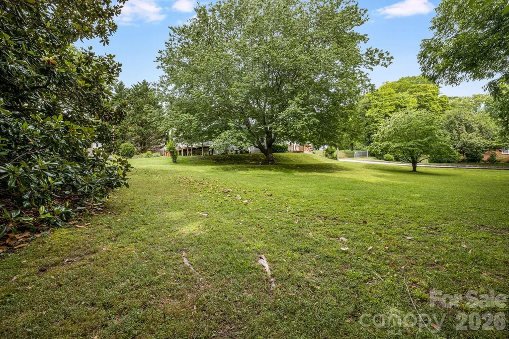 82 Hill Street Hot Springs NC 28743