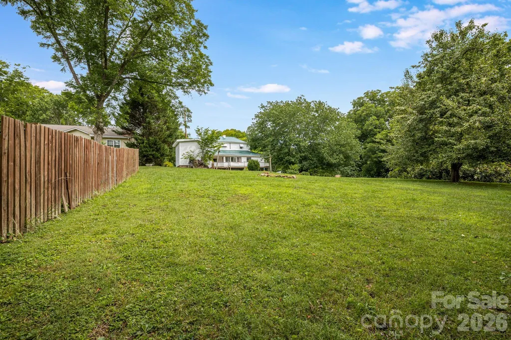 82 Hill Street Hot Springs NC 28743