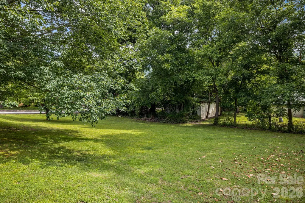 82 Hill Street Hot Springs NC 28743