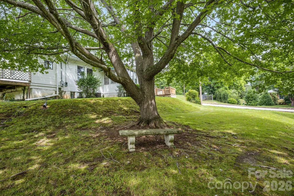 82 Hill Street Hot Springs NC 28743
