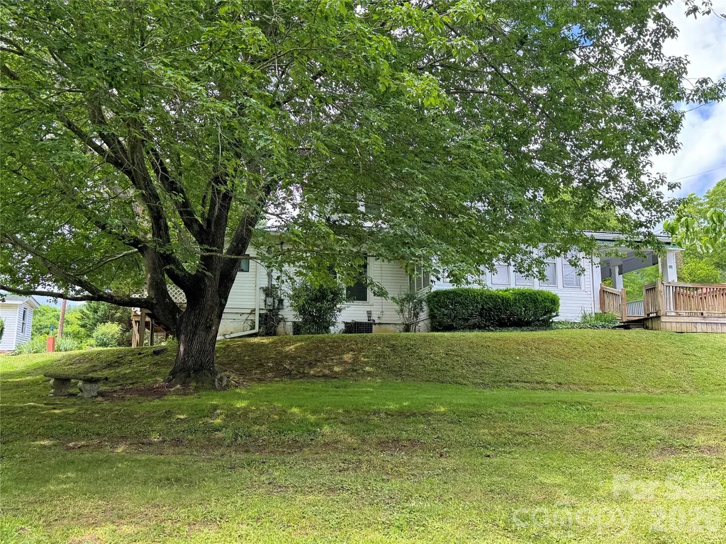 82 Hill Street Hot Springs NC 28743