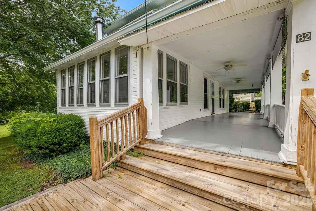 82 Hill Street Hot Springs NC 28743