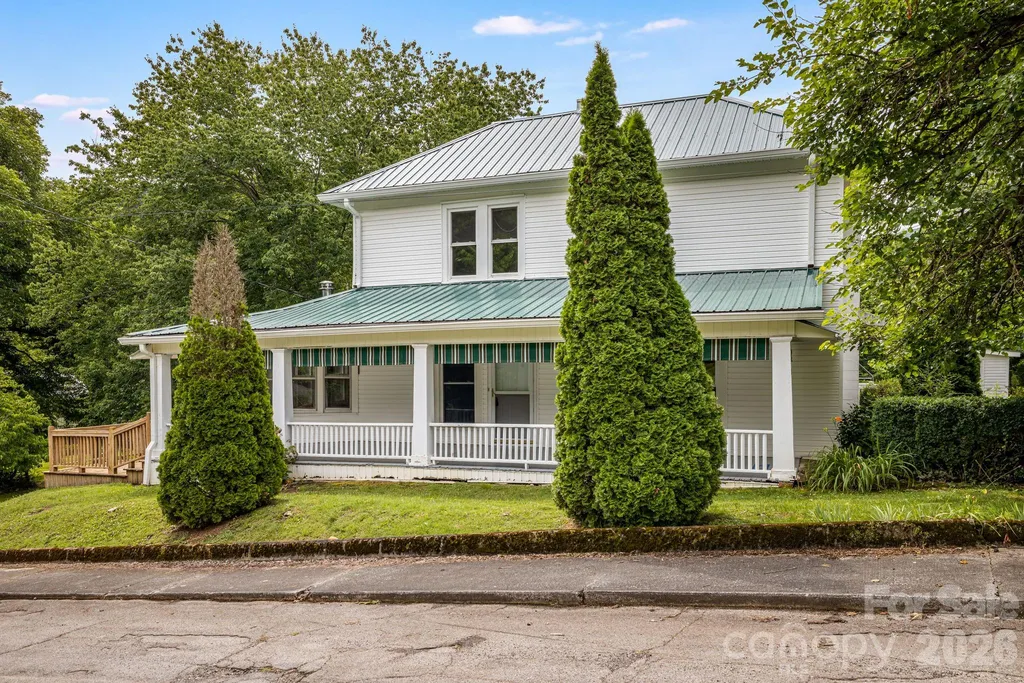 82 Hill Street Hot Springs NC 28743