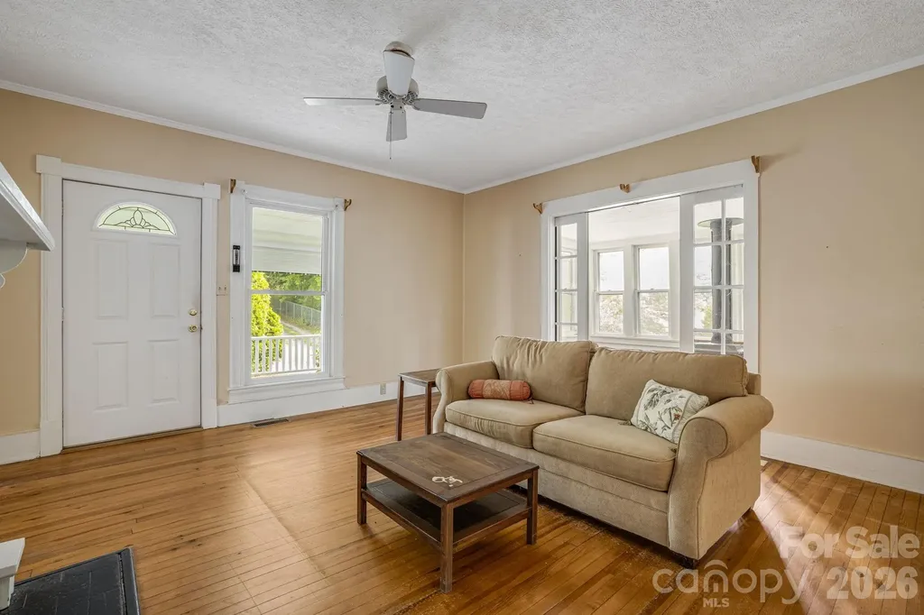 82 Hill Street Hot Springs NC 28743