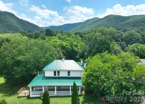 82 Hill Street Hot Springs NC 28743