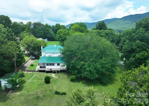 82 Hill Street Hot Springs NC 28743