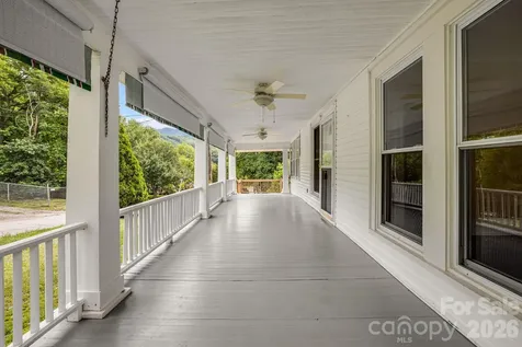 82 Hill Street Hot Springs NC 28743