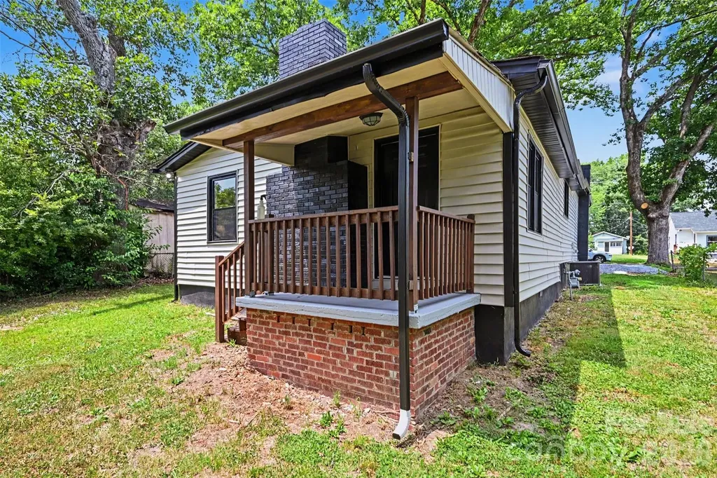 104 E Hartford Avenue Bessemer City NC 28016