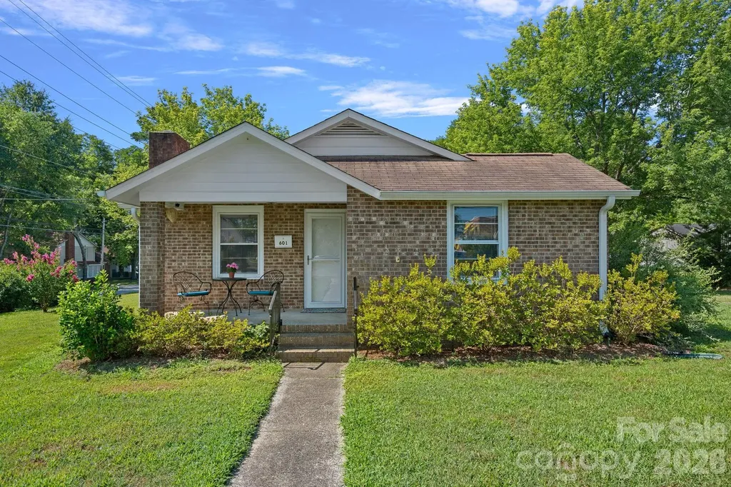 601 W Main Street Dallas NC 28034