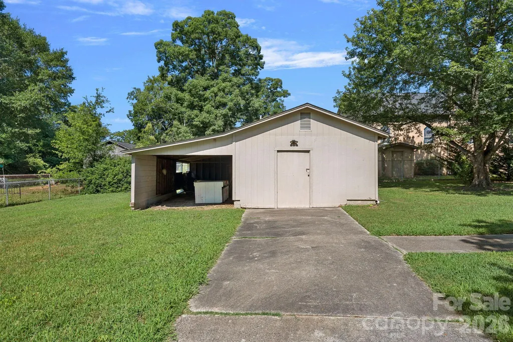 601 W Main Street Dallas NC 28034