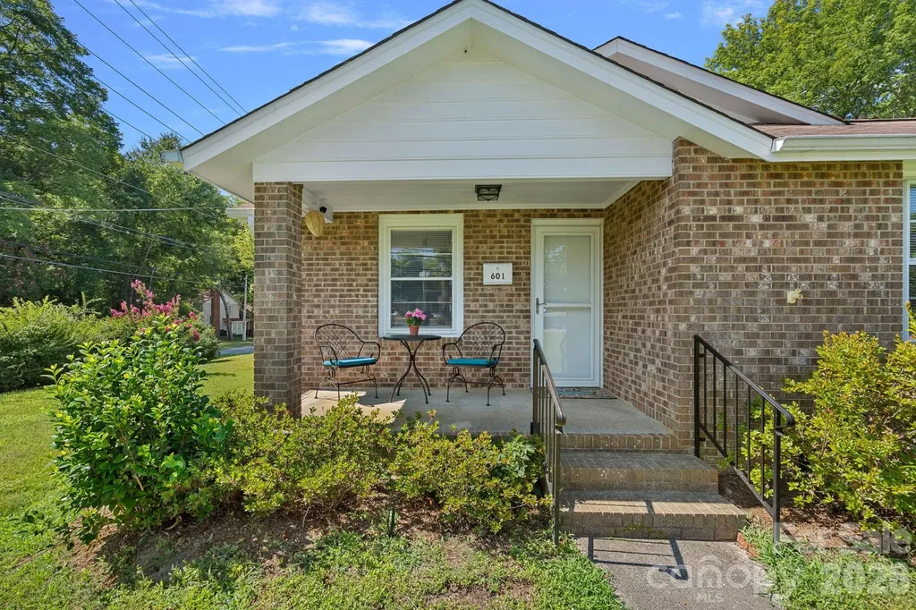 601 W Main Street Dallas NC 28034