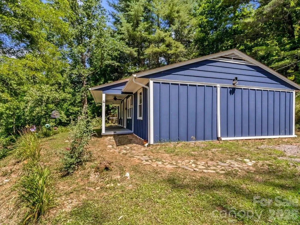 1280 Old Mine Fork Road Burnsville NC 28714